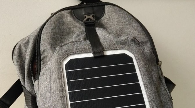 Estuve usando más de un mes una mochila solar y te cuento la experiencia
